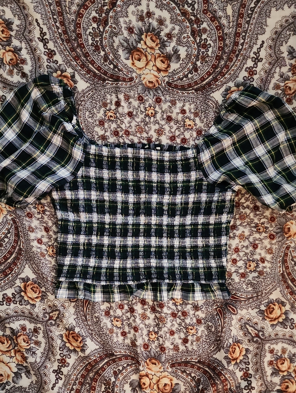 American Eagle Plaid Smocked Puff-Sleeve Crop Top - Green Plaid – Size L